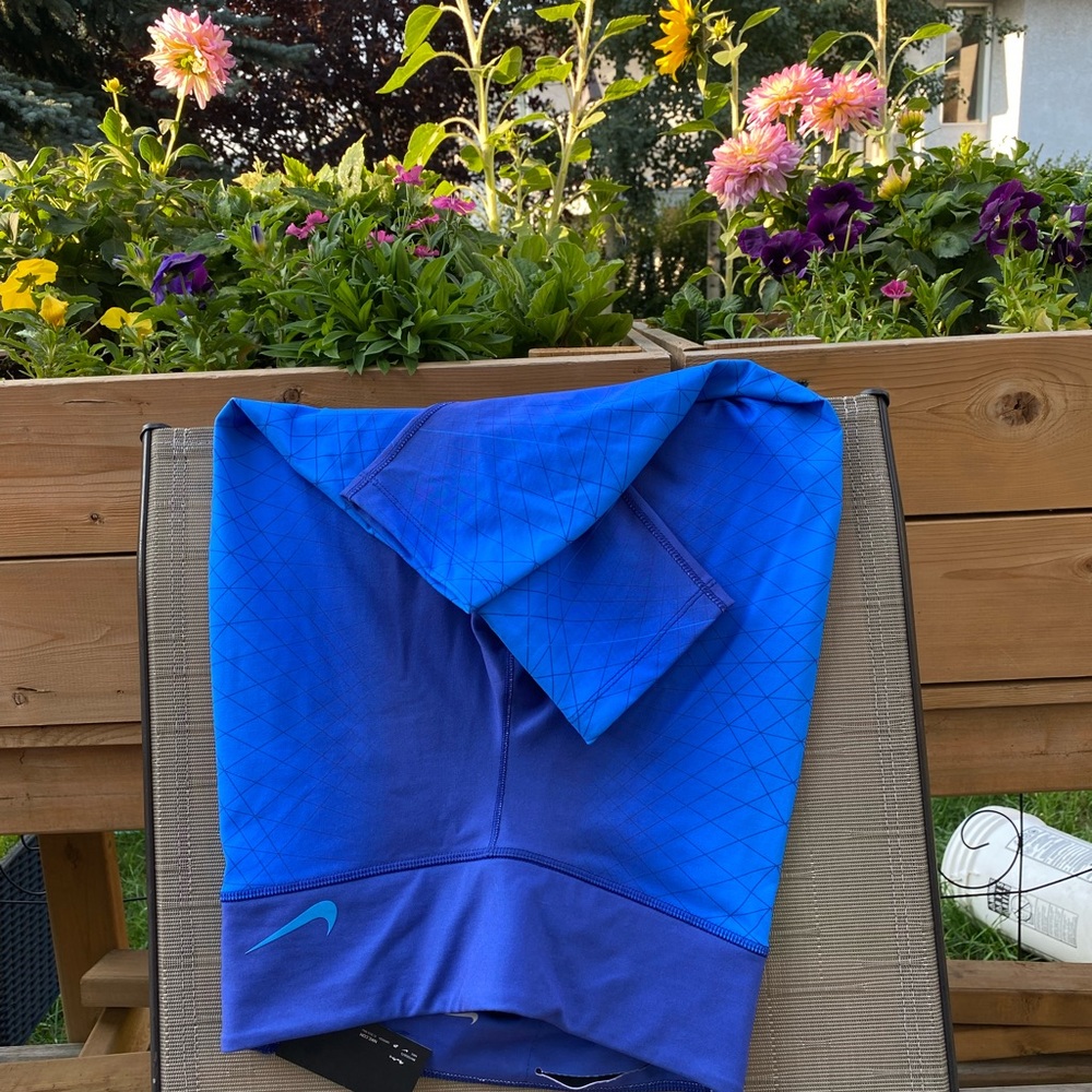 Nike Capris size sm. NWT - Picture 1 of 5